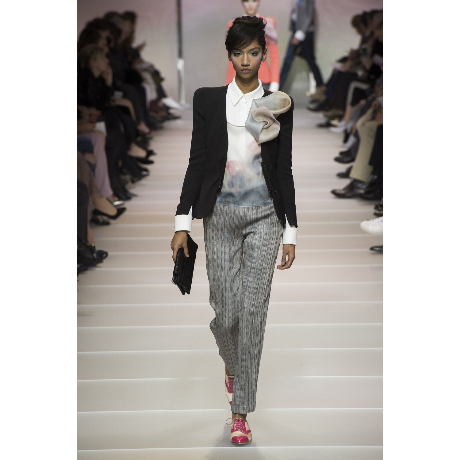 Фото Armani Prive Spring 2018 Couture Paris PFW коллекция 2018 Армани кутюр лето 2018 неделя высокой моды в Париже Mainstyles